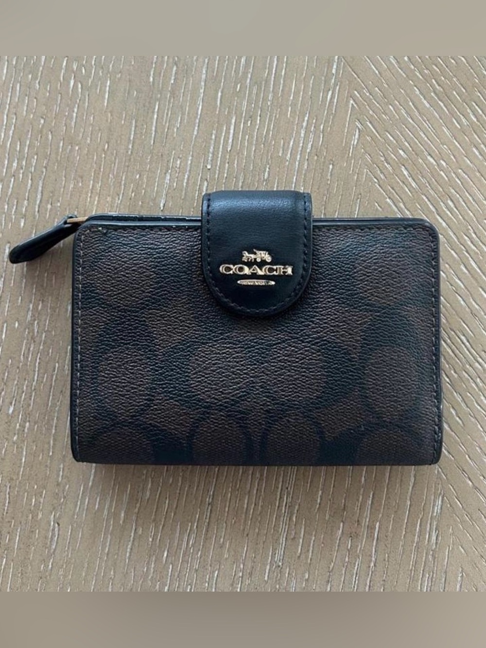 Coach Medium Corner Zip Wallet Black/Brown Like New!